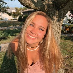 Meet your Posher, Lydia